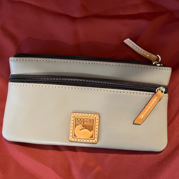 New Dooney Bourke Bag with Wallet and Key Ring! - Picture 9 of 9